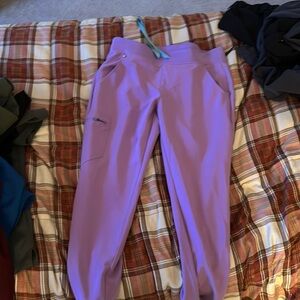 Figs lavender medium petite scrub pants